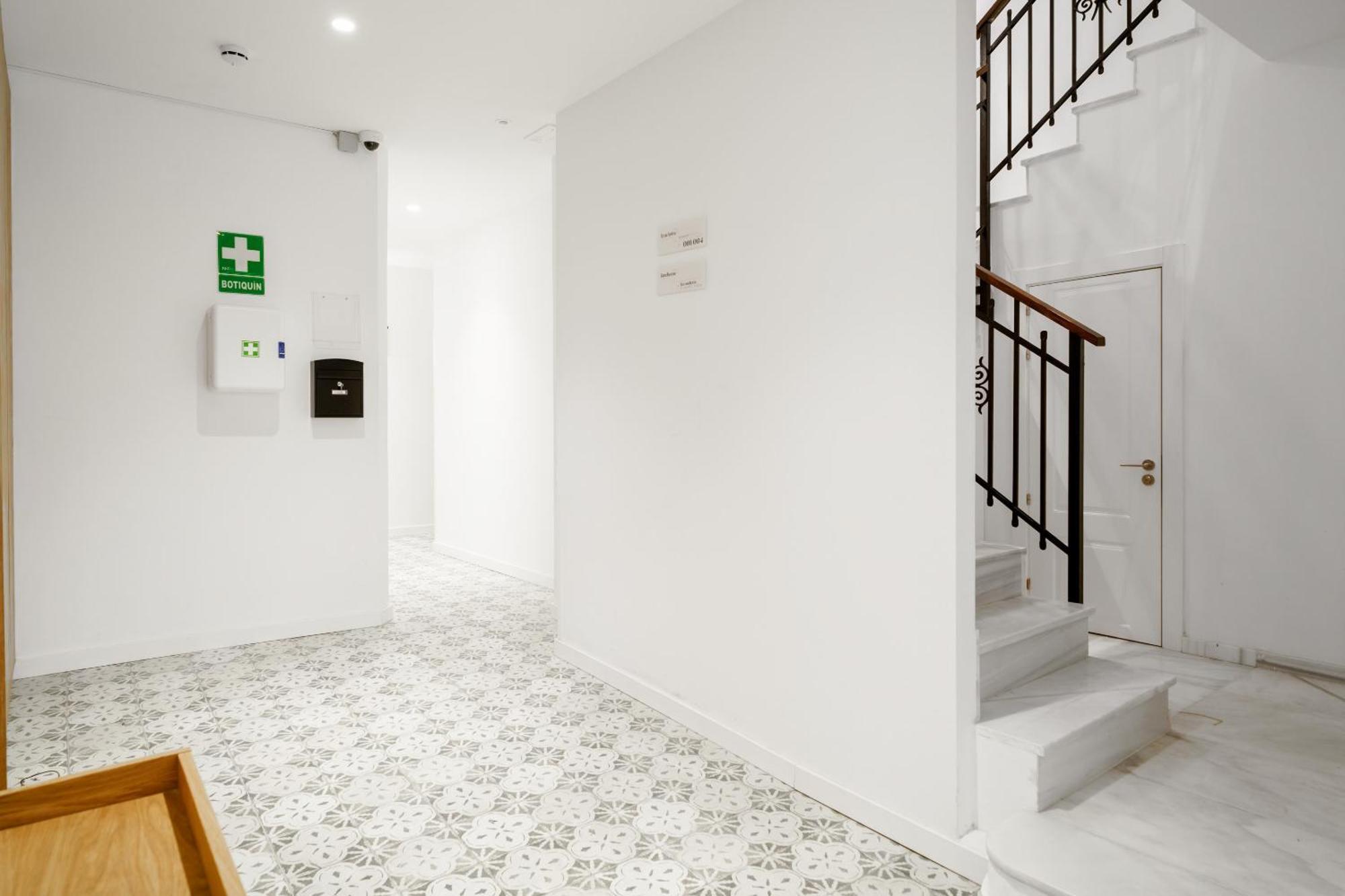 Limehome Malaga Calle Victoria Dış mekan fotoğraf