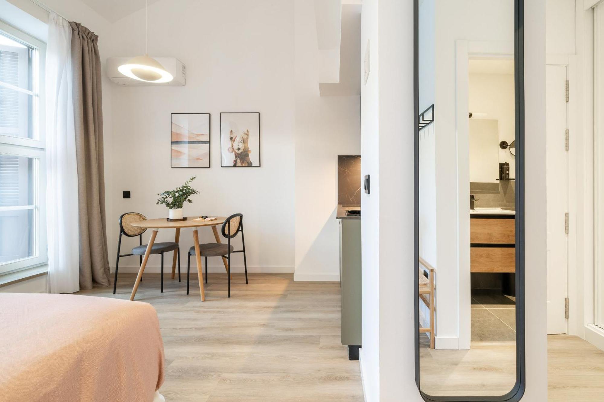 Limehome Malaga Calle Victoria Dış mekan fotoğraf